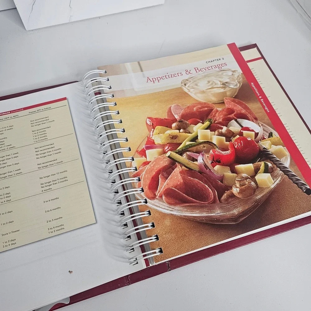 Betty Crocker Cookbook Heart Health Edition Ring Bound Binder 1400 Recipes‎ 2007